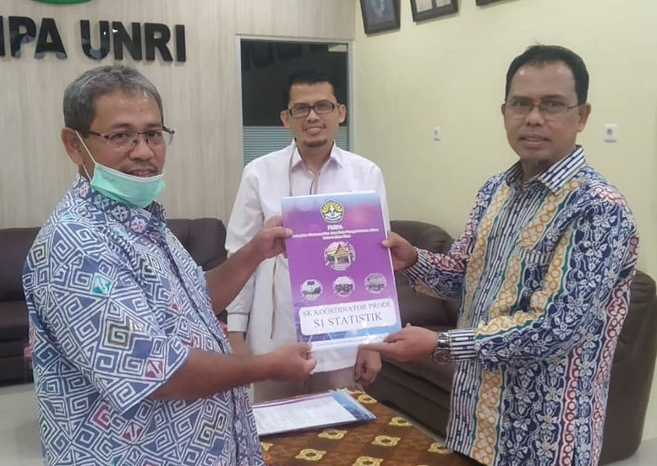 Dekan FMIPA Unri Serahkan SK Pengangkatan Koordinator Prodi S1 Statistika Periode 2020-2024 Dekan FMIPA Unri Serahkan SK Pengangkatan Koordinator Prodi S1 Statistika Periode 2020-2024i
