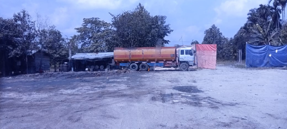 Diduga Penampungan ilegal Minyak CPO Bebas Beraktivitas Disepanjang Jalan Lintas Pekan Baru-Dumai: APH Seakan Tutup Mata