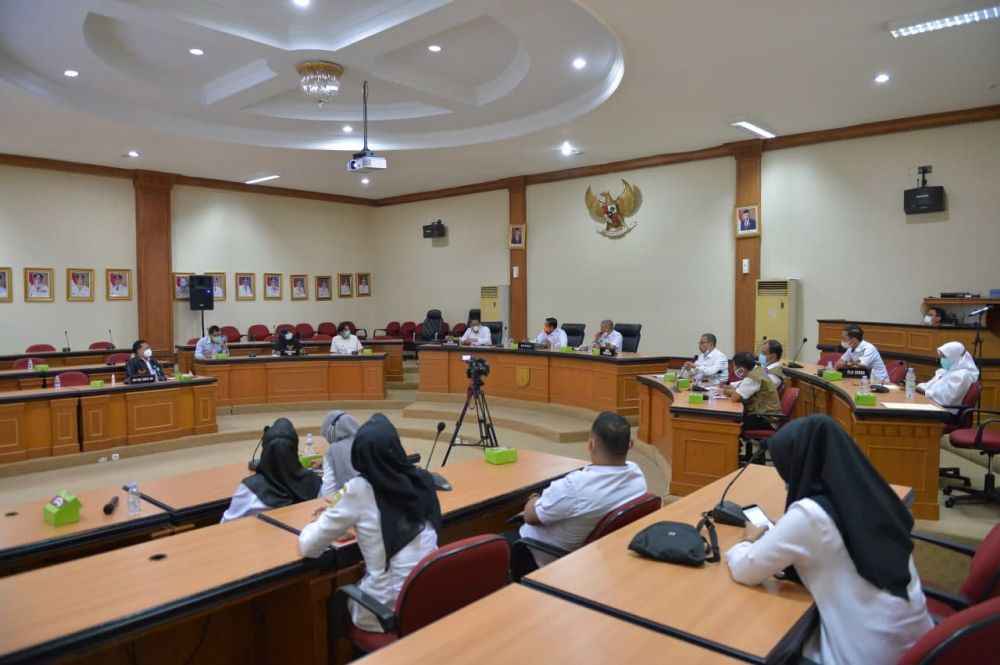 Pemprov Riau dan Rektor Unri Gelar Audiensi Bahas KBM Hybrid Pemprov Riau dan Rektor Unri Gelar Audiensi Bahas KBM Hybridi