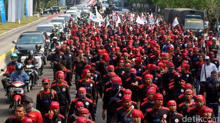 Bahas RUU Cipta Kerja saat Wabah Covid-19, Buruh: DPR Tak Peka