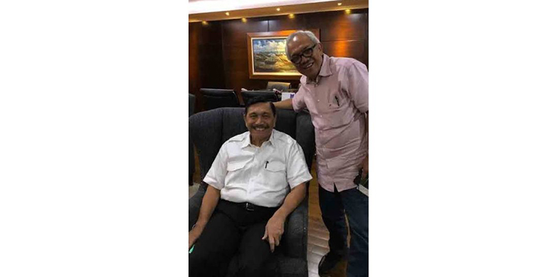 Foto Luhut dengan Tersangka Migor Beredar, Iwan Sumule: Luar Biasa, Ternyata Dekati
