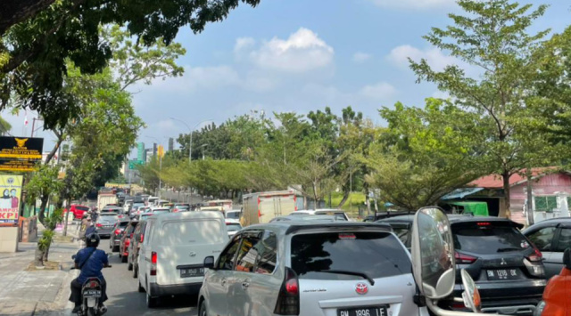PPKM Level 4, Penyekatan Jalan di Pekanbaru Picu Horor Kemacetan