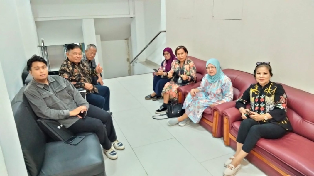 Gelar Kasus Mafia Tanah Dilakukan, Bunda Lanny Didampingi Prof.Elza Syarief SH dan Korwil GJL Jabodetabek, Leo Siagian. Gelar Kasus Mafia Tanah Dilakukan, Bunda Lanny Didampingi Prof.Elza Syarief SH dan Korwil GJL Jabodetabek, Leo Siagian.i