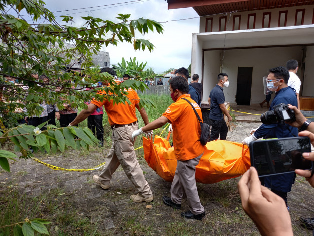 Banyak Asap di Paru-paru Mayat PNS Pengadilan Agama Pekanbaru, Masih Hidup saat Terbakar Banyak Asap di Paru-paru Mayat PNS Pengadilan Agama Pekanbaru, Masih Hidup saat Terbakari