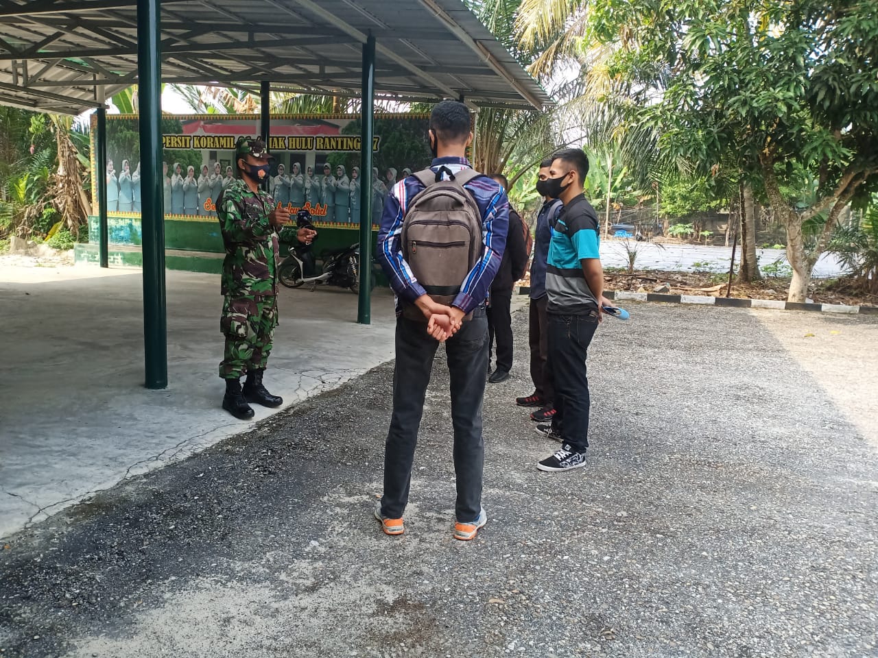 Bati wanwil Koramil-06/Sh Berikan Arahan Kepada Pemuda Calon Prajurit TNI AD Bati wanwil Koramil-06/Sh Berikan Arahan Kepada Pemuda Calon Prajurit TNI ADi