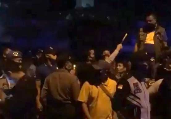 Patroli PSBB, Polresta Pekanbaru Amankan Seorang yang Diduga Pelaku Begal Patroli PSBB, Polresta Pekanbaru Amankan Seorang yang Diduga Pelaku Begali