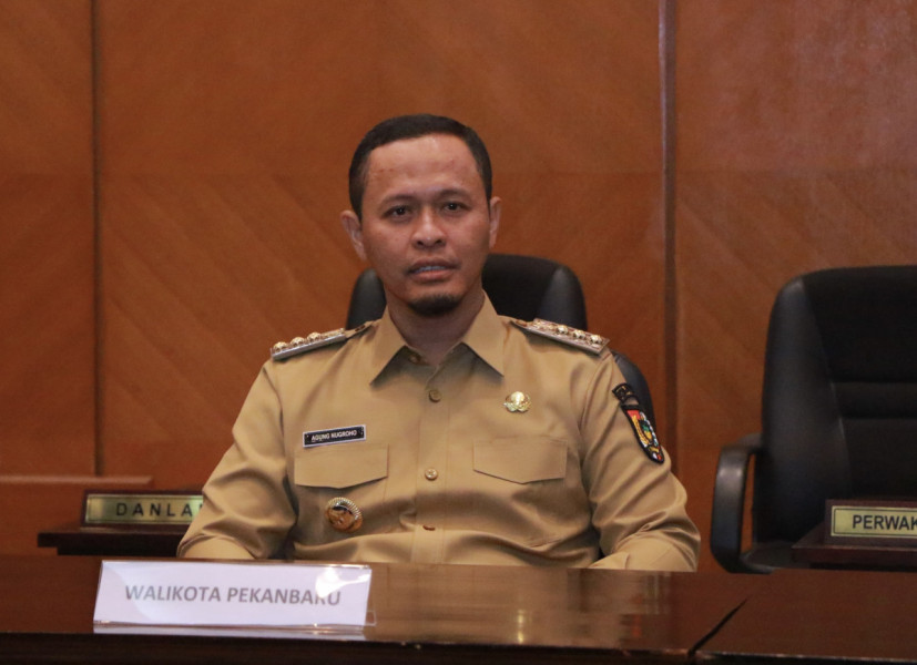 Agung Nugroho Cuci Tangan Usai Disebut Ada Pemotongan 10 Persen: Sejumlah Pejabat Pemko Pekanbaru Dinonaktifkan Agung Nugroho Cuci Tangan Usai Disebut Ada Pemotongan 10 Persen: Sejumlah Pejabat Pemko Pekanbaru Dinonaktifkani