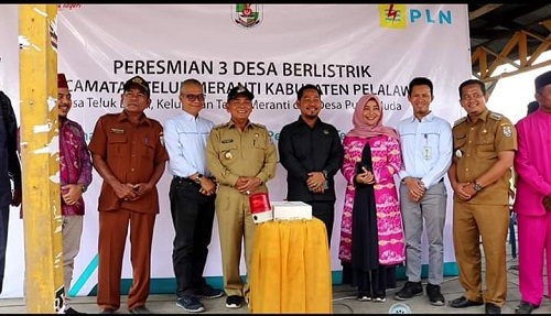 Warga 3 Desa di Teluk Meranti ini Nikmati Program Pelalawan Terang Warga 3 Desa di Teluk Meranti ini Nikmati Program Pelalawan Terangi