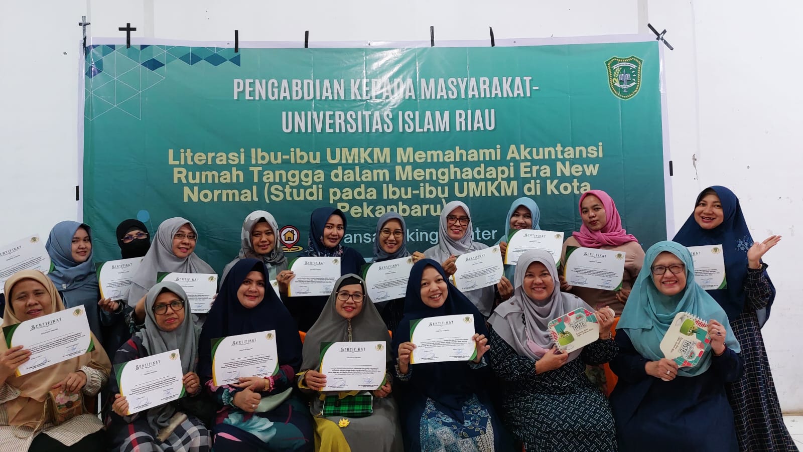 Dosen Uir Melaksanakan Pengabdian Masyarakat Kepada Ibu Ibu UMKM Di Kota Pekanbaru Dosen Uir Melaksanakan Pengabdian Masyarakat Kepada Ibu Ibu UMKM Di Kota Pekanbarui