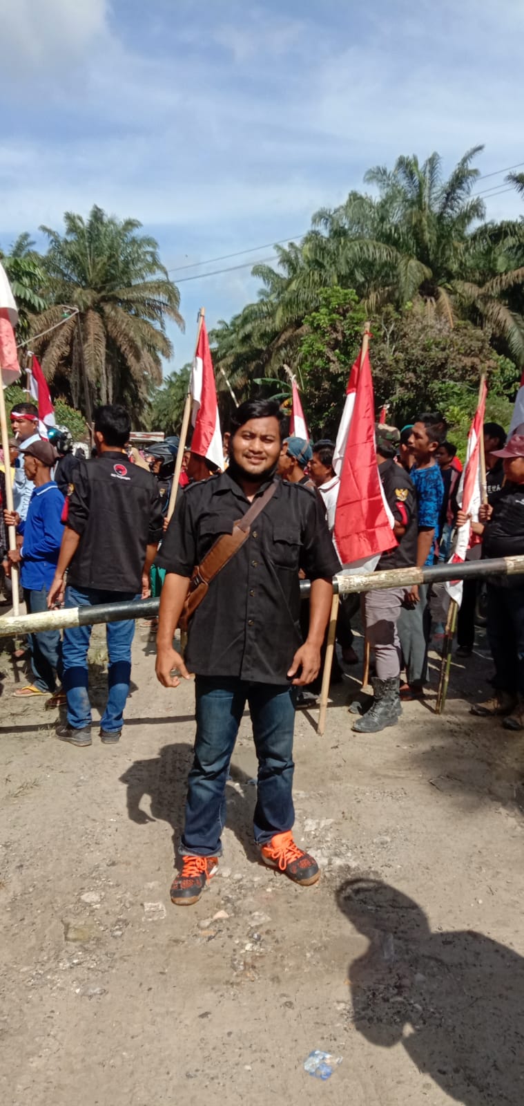 300 Petani Demo Tuntut Hak Atas Lahan 2500 Hektar Di Kota Garo 300 Petani Demo Tuntut Hak Atas Lahan 2500 Hektar Di Kota Garoi