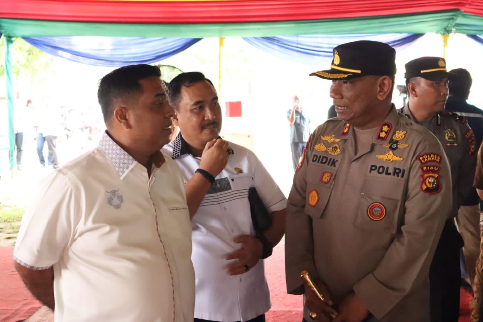 Polres Kampar Perketat Pengamanan, Pastikan Pendistribusian Konservasi BBM ke BBG di Bangkinang Lanc Polres Kampar Perketat Pengamanan, Pastikan Pendistribusian Konservasi BBM ke BBG di Bangkinang Lanci