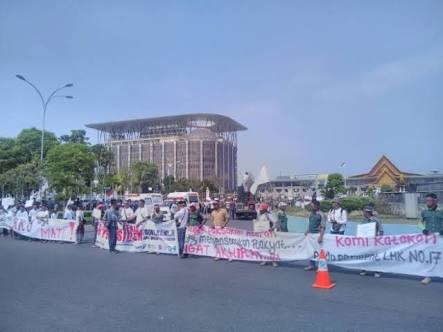 Ribuan Buruh Padati Tugu Zapin, Ini Tuntutan Mereka Ribuan Buruh Padati Tugu Zapin, Ini Tuntutan Merekai
