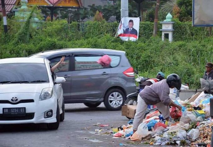 DLHK Pekanbaru Kewalahan Menghadapi Angkutan Sampah Ilegal DLHK Pekanbaru Kewalahan Menghadapi Angkutan Sampah Ilegali