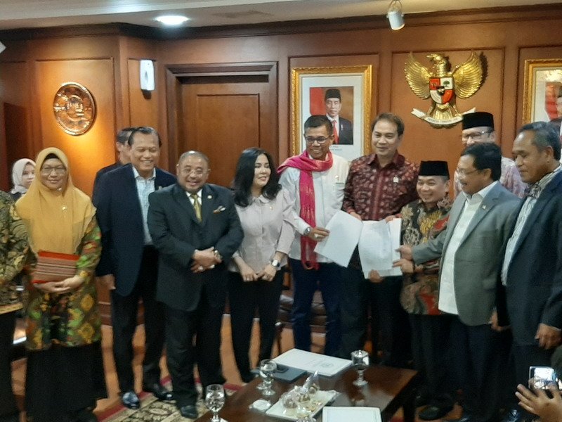 Fraksi PKS dan Demokrat Serahkan Usulan Pembentukan Pansus Hak Angket Jiwasraya ke Pimpinan DPR Fraksi PKS dan Demokrat Serahkan Usulan Pembentukan Pansus Hak Angket Jiwasraya ke Pimpinan DPRi