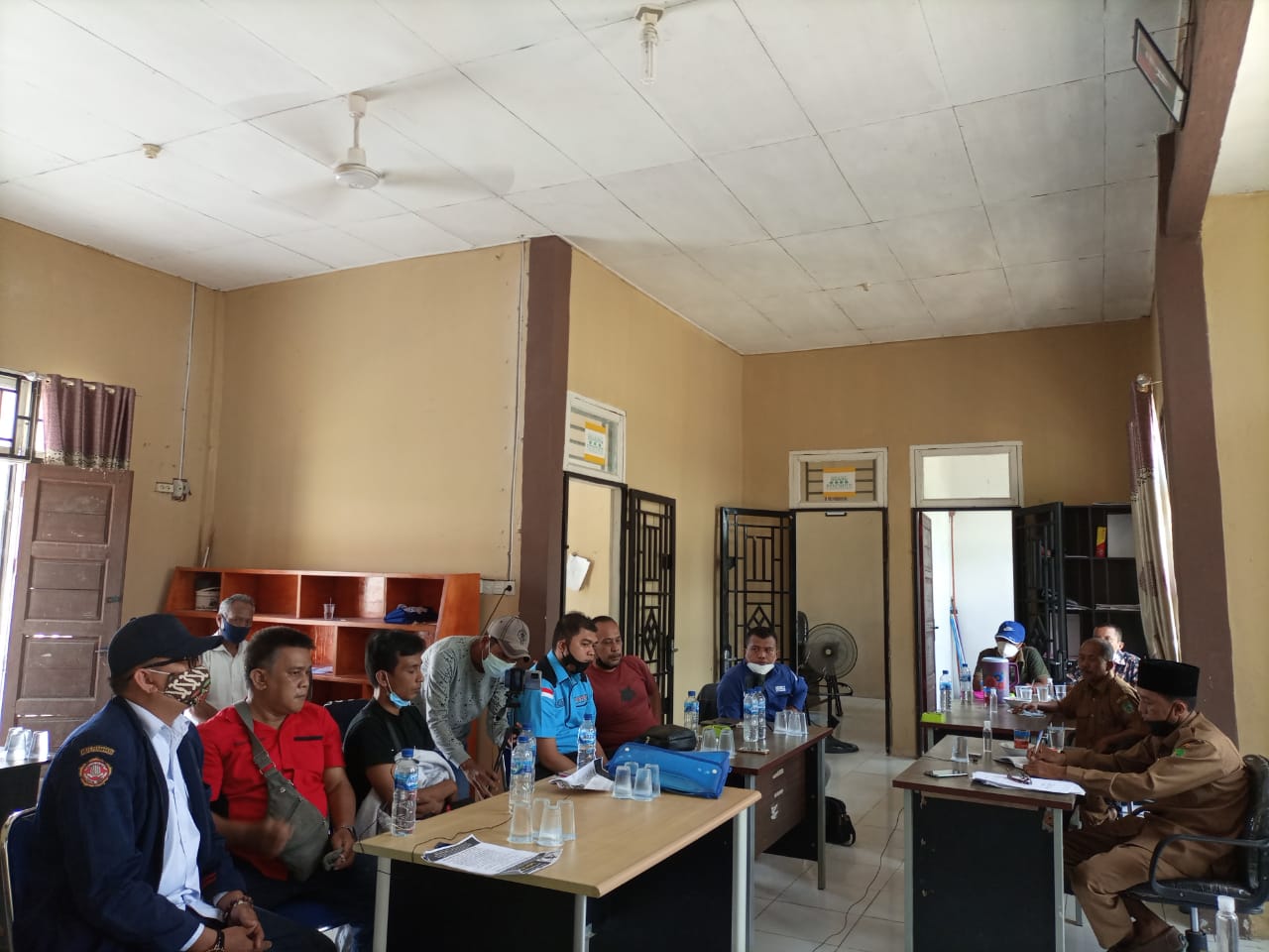 Pakai Kaos APKASINDO, Istri Petani Sawit Korban Kriminalisasi ini Minta Peran dan Bantuan Organisasi Pakai Kaos APKASINDO, Istri Petani Sawit Korban Kriminalisasi ini Minta Peran dan Bantuan Organisasii