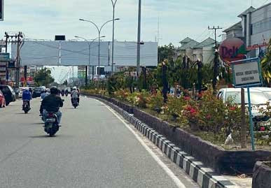 Tiang Reklame Ilegal Banyak di Pekanbaru, Pemko Dinilai Tidak Tegas Tiang Reklame Ilegal Banyak di Pekanbaru, Pemko Dinilai Tidak Tegasi