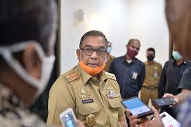 Wagubri Minta Masyarakat Tak Takut Divaksin Wagubri Minta Masyarakat Tak Takut Divaksini