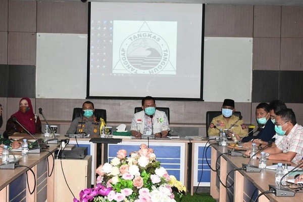 Bupati Kampar Izinkan Masyarakat Bangkinang Lakukan Ziarah Kubur Hari Raya Enam Bupati Kampar Izinkan Masyarakat Bangkinang Lakukan Ziarah Kubur Hari Raya Enami