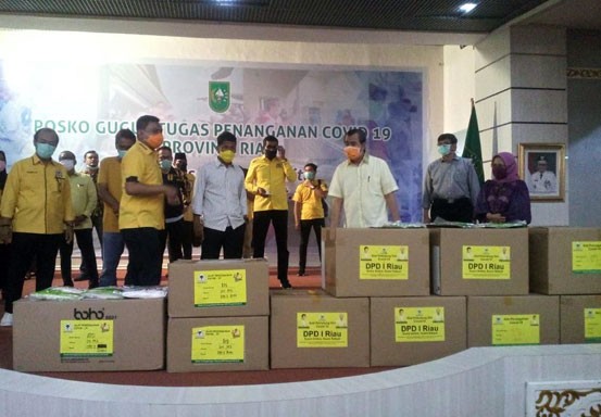 Partai Golkar Serahkan Bantuan 1.100 APD ke Pemprov Riau Partai Golkar Serahkan Bantuan 1.100 APD ke Pemprov Riaui