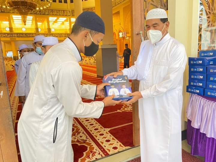 Anggota DPR RI Fraksi Demokrat, Achmad bukber dengan siswa-siswi SMP dan SMA Tahfidz di Rokan Hulu Anggota DPR RI Fraksi Demokrat, Achmad bukber dengan siswa-siswi SMP dan SMA Tahfidz di Rokan Hului