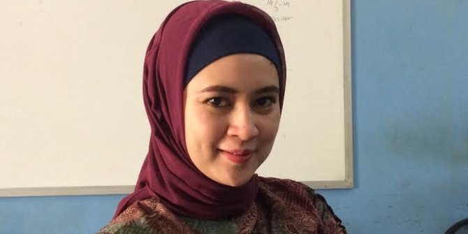 Mantan cover majalah Femina dukung suami lawan Airin Mantan cover majalah Femina dukung suami lawan Airini
