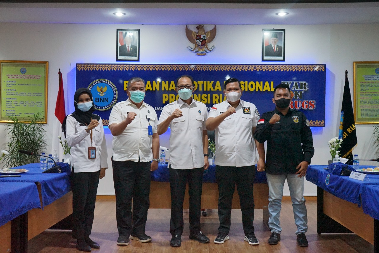 Sahabat Polisi Indonesia Riau Sambangi BNNP, Bahas Terkait Peredaran Narkoba Sahabat Polisi Indonesia Riau Sambangi BNNP, Bahas Terkait Peredaran Narkobai