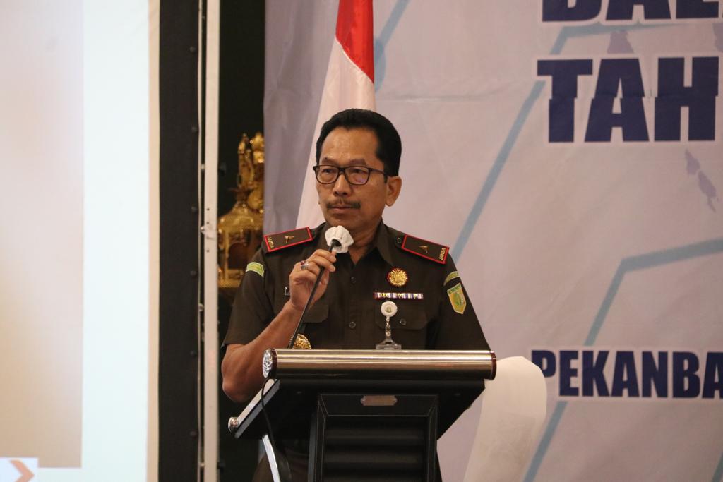 WAKIL KEPALA KEJAKSAAN TINGGI RIAU MENJADI NARASUMBER PADA KEGIATAN SOSIALISASI TENTANG JKN WAKIL KEPALA KEJAKSAAN TINGGI RIAU MENJADI NARASUMBER PADA KEGIATAN SOSIALISASI TENTANG JKNi