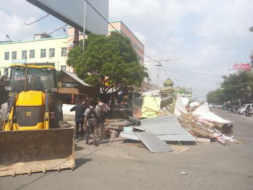 Gunakan Alat Berat, Pembongkaran TPS Dimulai di Jalan Cokroaminoto Gunakan Alat Berat, Pembongkaran TPS Dimulai di Jalan Cokroaminotoi