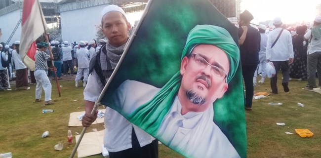 Habib Rizieq: Jangan Tanya Saya Kapan Pulang, Tanyakan Ke Pemilik Sinetron Pencekalan Habib Rizieq: Jangan Tanya Saya Kapan Pulang, Tanyakan Ke Pemilik Sinetron Pencekalani