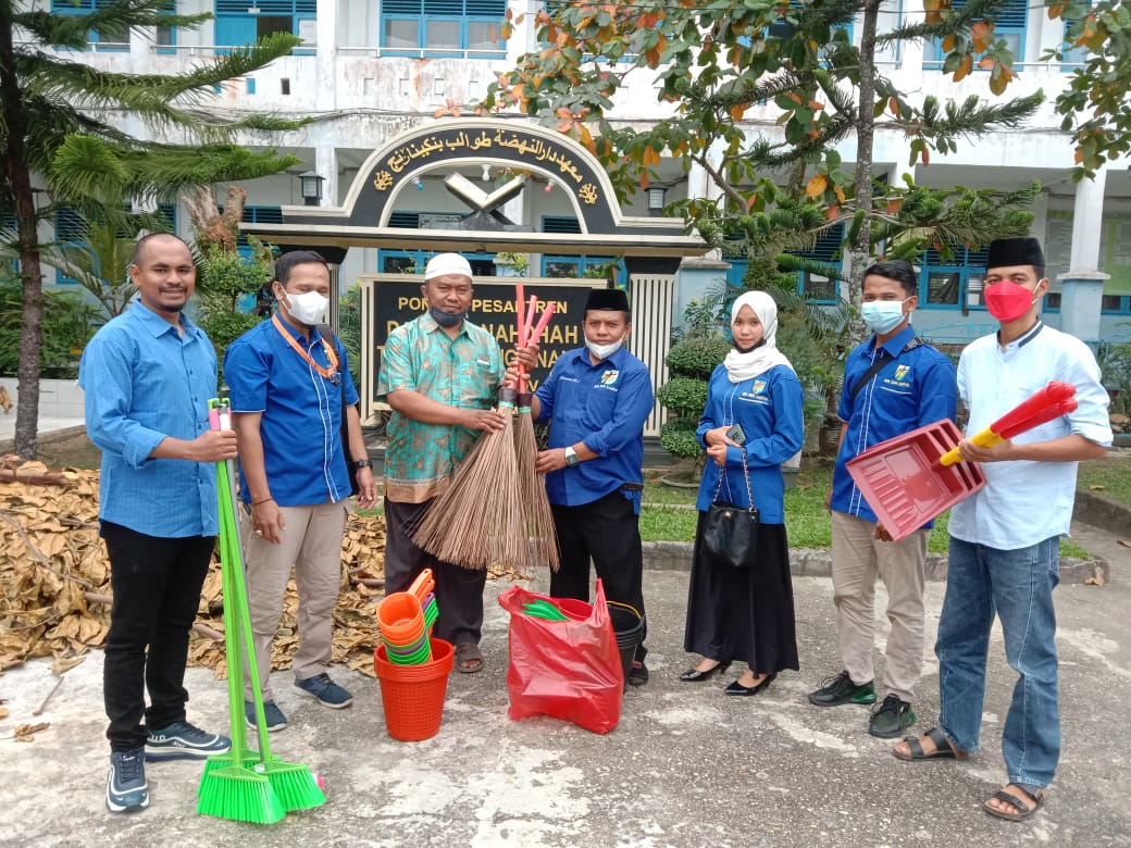 HUT 48, DPD KNPI Kampar Berbagi di Ponpes Daarun Nahdha Thawalib Bangkinang HUT 48, DPD KNPI Kampar Berbagi di Ponpes Daarun Nahdha Thawalib Bangkinangi