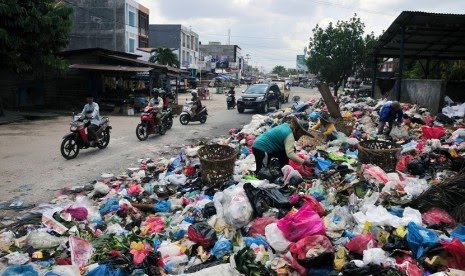 Muflihun Sebut Sampah di Pekanbaru tak Tertampung Gara-gara TPS Minim Muflihun Sebut Sampah di Pekanbaru tak Tertampung Gara-gara TPS Minimi