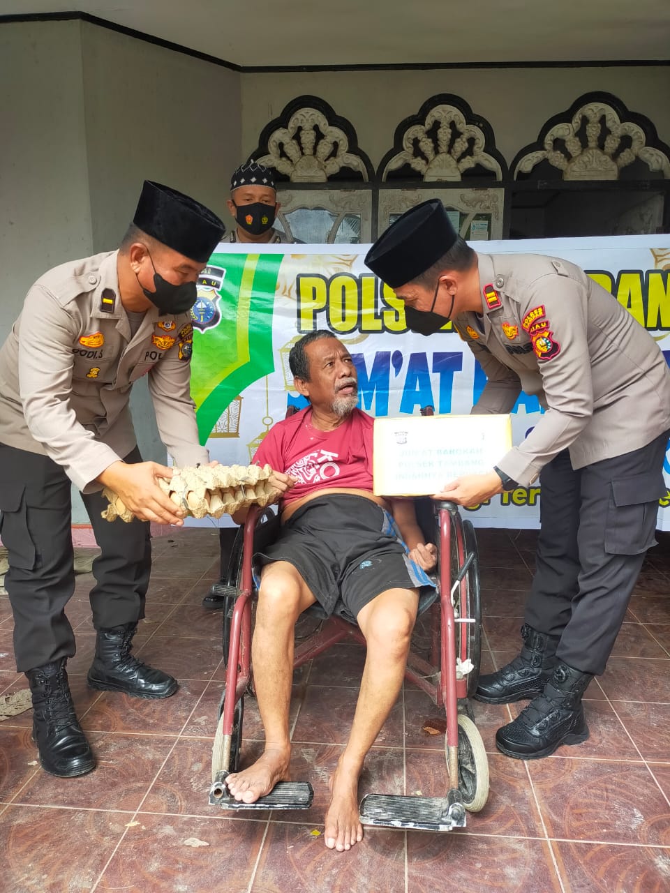 Lagi! Jumat Barokah, Polsek Tambang Berbagi Sembako Kepada 5 Warga Kurang Mampu di Kampa Lagi! Jumat Barokah, Polsek Tambang Berbagi Sembako Kepada 5 Warga Kurang Mampu di Kampai