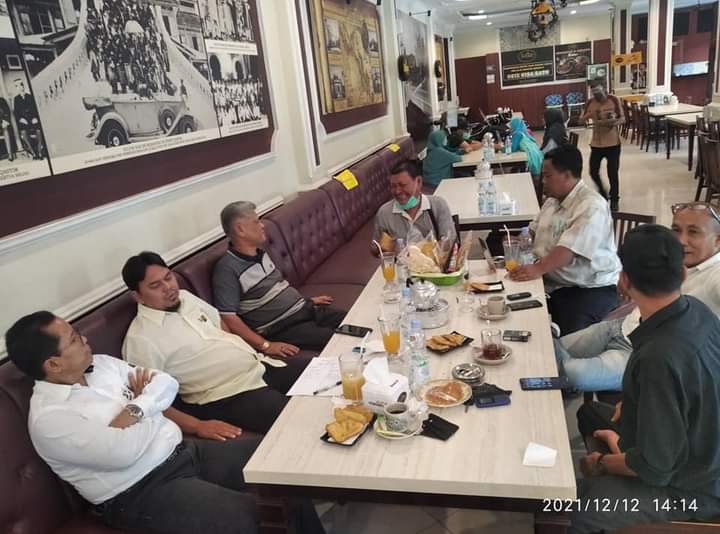 Memilih Sosok Sekjend Jaringan Komunikasi Organisasi Melayu (JARKOM) Riau Memilih Sosok Sekjend Jaringan Komunikasi Organisasi Melayu (JARKOM) Riaui