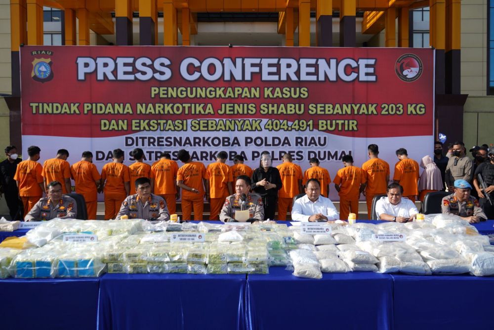 Polda Riau Amankan 203 Kg Sabu dan 404.491 Butir Ekstasi Polda Riau Amankan 203 Kg Sabu dan 404.491 Butir Ekstasii