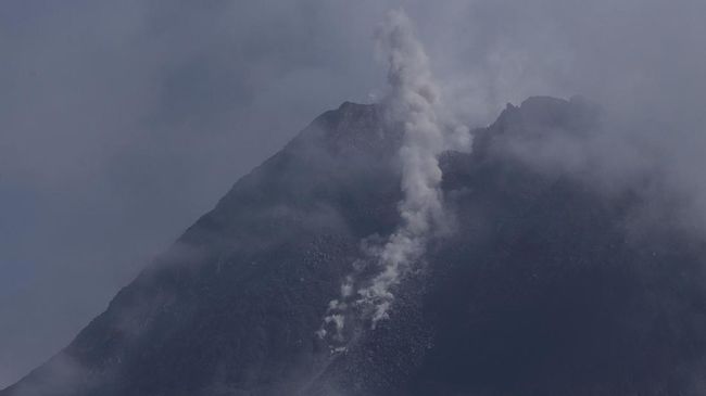 Merapi Muntahkan Awan Panas dan Lava Pijar ke Kali Krasak Merapi Muntahkan Awan Panas dan Lava Pijar ke Kali Krasaki