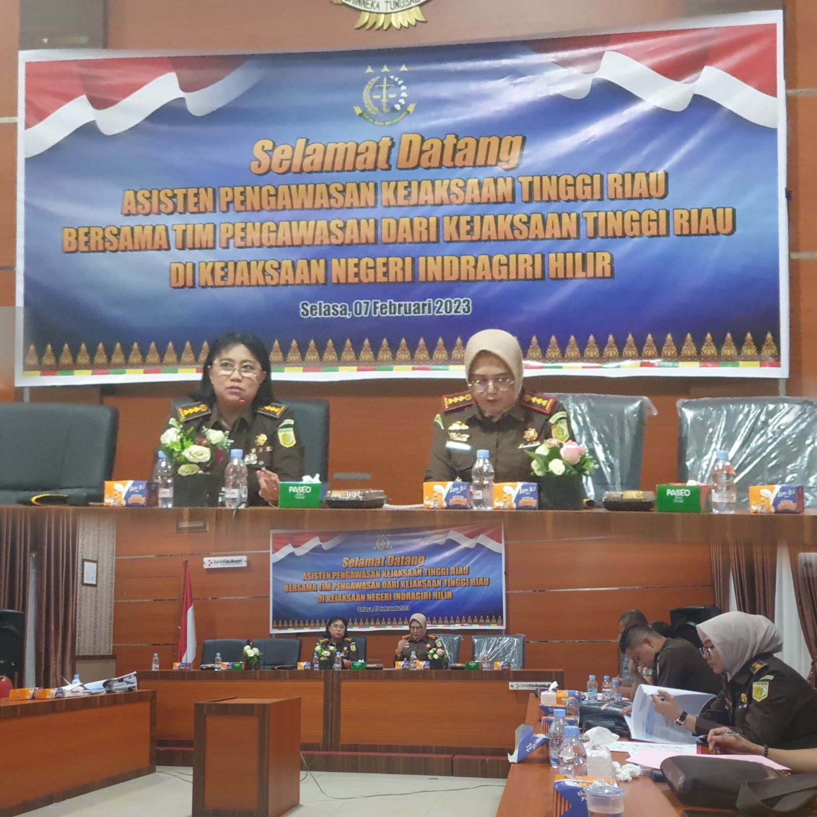 ASISTEN PENGAWASAN KEJAKSAAN TINGGI RIAU MELAKSANAKAN KUNJUNGAN KERJA KE KEJAKSAAN NEGERI INDRAGIRI HILIR DALAM RANGKA INSPEKSI UMUM TAHUN 2023 ASISTEN PENGAWASAN KEJAKSAAN TINGGI RIAU MELAKSANAKAN KUNJUNGAN KERJA KE KEJAKSAAN NEGERI INDRAGIRI HILIR DALAM RANGKA INSPEKSI UMUM TAHUN 2023i