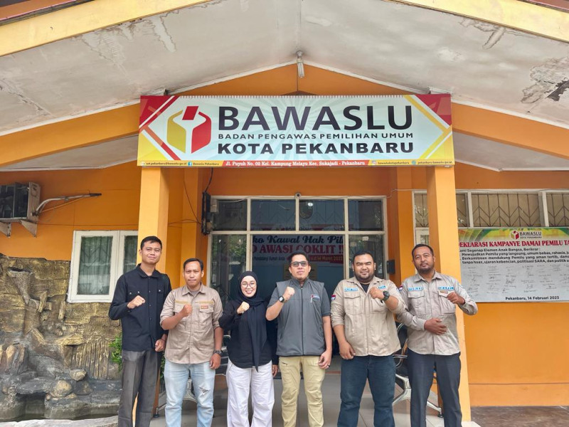 Kunjungi Bawaslu Kota Pekanbaru, MAPEL Kota Pekanbaru koordinasikan terkait Alat Peraga Kampanye (APK) yang ditancap pada pohon. Kunjungi Bawaslu Kota Pekanbaru, MAPEL Kota Pekanbaru koordinasikan terkait Alat Peraga Kampanye (APK) yang ditancap pada pohon.i