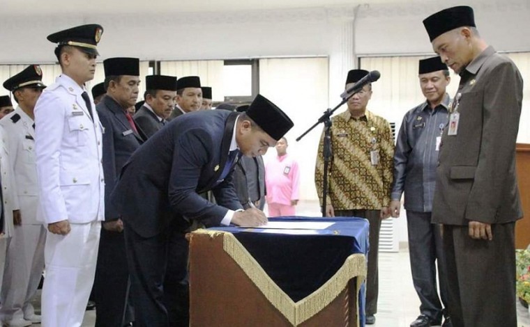 Mantan Camat Rumbai Zulhelmi Jabat Kepala Bapenda Pekanbaru Mantan Camat Rumbai Zulhelmi Jabat Kepala Bapenda Pekanbarui