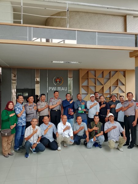 Polda Riau Perkuat Layanan Publik Lewat Call Center 110, Siaga 24 Jam dengan Pendekatan Humanis dan Respons Cepati