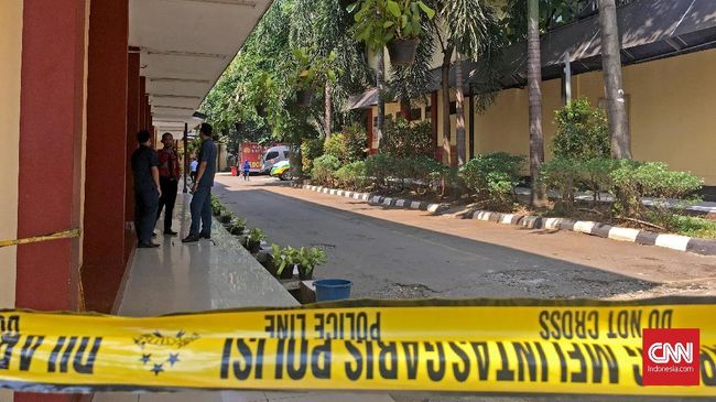 FPI dan Keluarga Korban Diusir Saat Jemput Jenazah 6 Laskar FPI dan Keluarga Korban Diusir Saat Jemput Jenazah 6 Laskari