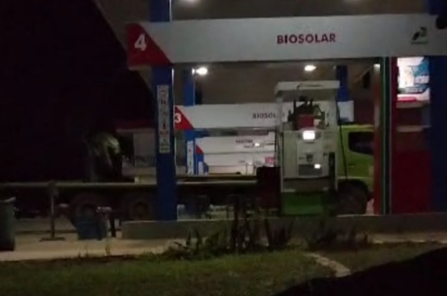 Lapor Pak Menteri, SPBU 14.283.692 di Pelalawan ini Bandel, Jual BBM Subsidi ke Mobil Terlarang Lapor Pak Menteri, SPBU 14.283.692 di Pelalawan ini Bandel, Jual BBM Subsidi ke Mobil Terlarangi