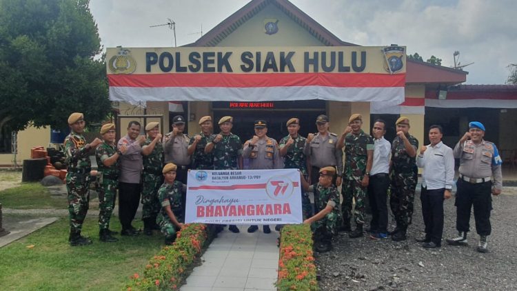 Sempena HUT Bhayangkara ke-77, Kapolsek Siak Hulu Terima Kunjungan Danyon Arhanudse 13/PBY Sempena HUT Bhayangkara ke-77, Kapolsek Siak Hulu Terima Kunjungan Danyon Arhanudse 13/PBYi