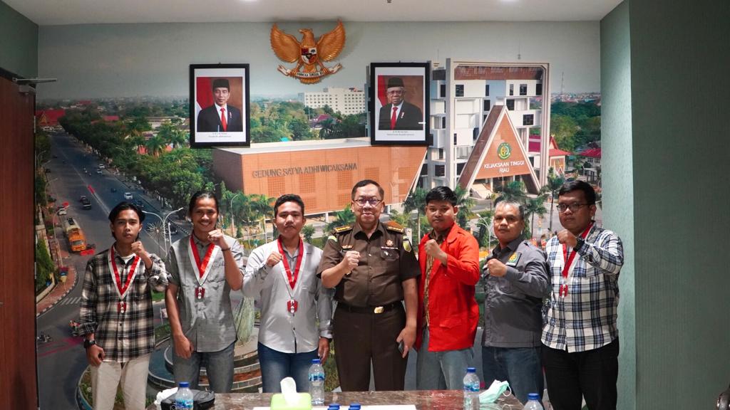 ASISTEN INTELIJEN KEJAKSAAN TINGGI RIAU MENERIMA KUNJUNGAN SILATURAHMI DPD GMNI PROVINSI RIAU ASISTEN INTELIJEN KEJAKSAAN TINGGI RIAU MENERIMA KUNJUNGAN SILATURAHMI DPD GMNI PROVINSI RIAUi