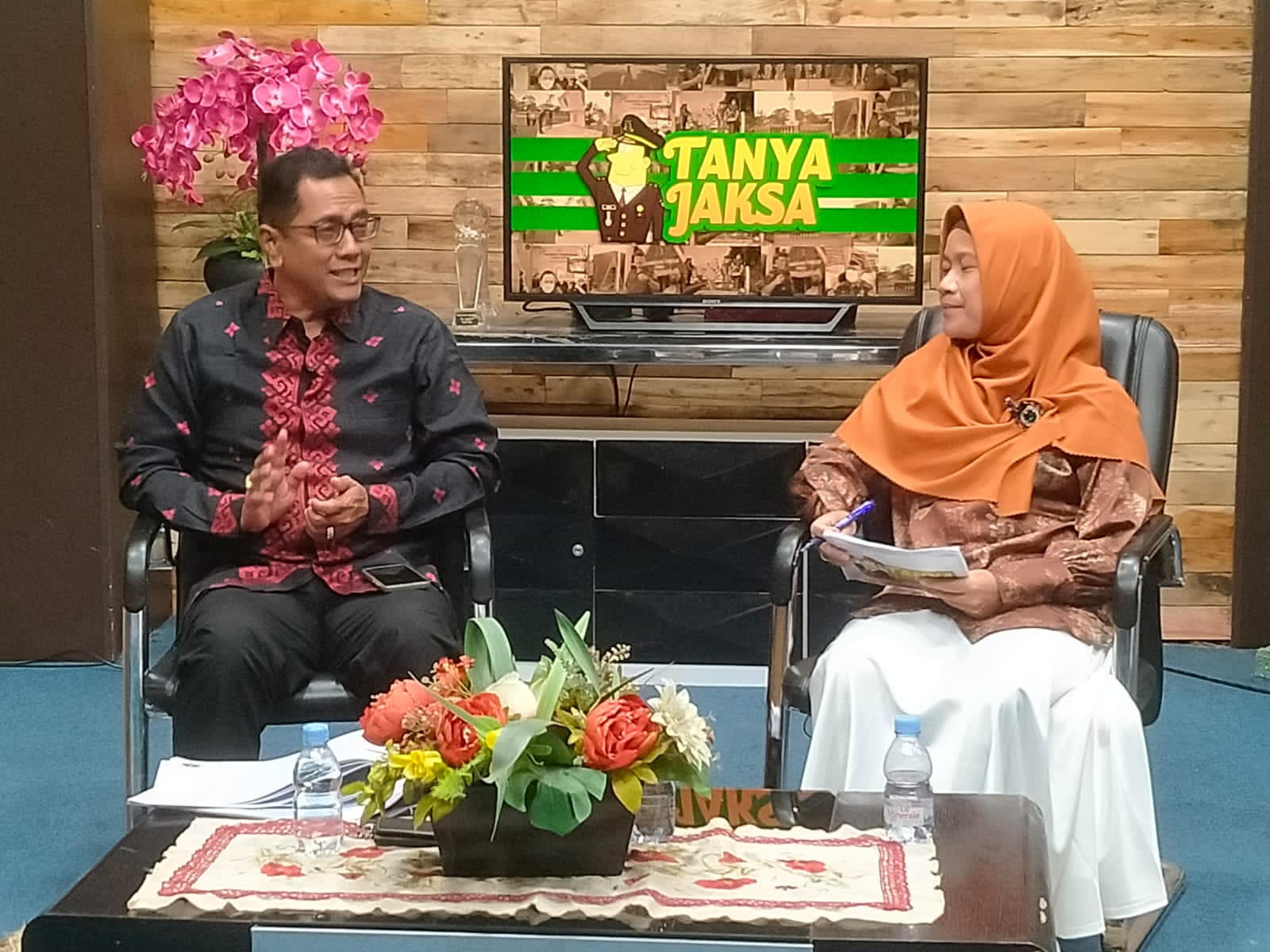 KASI B BIDANG INTELIJEN KEJAKSAAN TINGGI RIAU MENJADI NARASUMBER PADA KEGIATAN TANYA JAKSA DENGAN TEMA PROYEK PEMBANGUNAN STRATEGIS KASI B BIDANG INTELIJEN KEJAKSAAN TINGGI RIAU MENJADI NARASUMBER PADA KEGIATAN TANYA JAKSA DENGAN TEMA PROYEK PEMBANGUNAN STRATEGISi