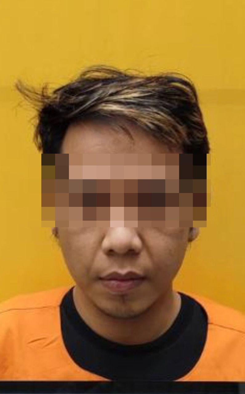 Polda Riau Tangkap Pria Ngaku Imam Mahdi, Ternyata Banyak Lakukan Kejahatan Polda Riau Tangkap Pria Ngaku Imam Mahdi, Ternyata Banyak Lakukan Kejahatani