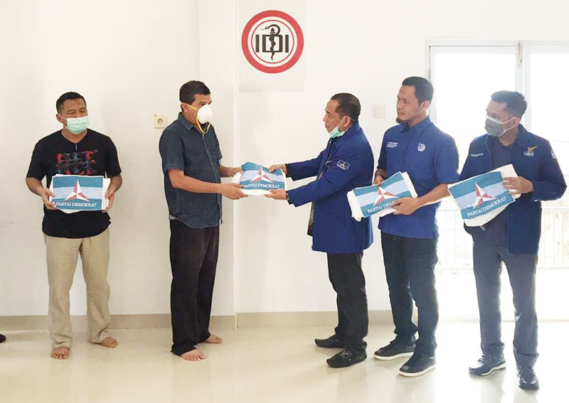 Fraksi Demokrat DPRD Riau Sumbangkan APD untuk Tenaga Medis Fraksi Demokrat DPRD Riau Sumbangkan APD untuk Tenaga Medisi
