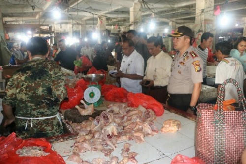 Jelang Natal dan Tahun Baru, Kapolres Blusukan di Pasar Terapung Inhil Jelang Natal dan Tahun Baru, Kapolres Blusukan di Pasar Terapung Inhili