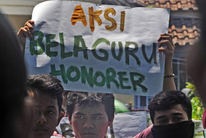 Kemendikbud Diminta Prioritaskan Masalah Guru Honorer Kemendikbud Diminta Prioritaskan Masalah Guru Honoreri
