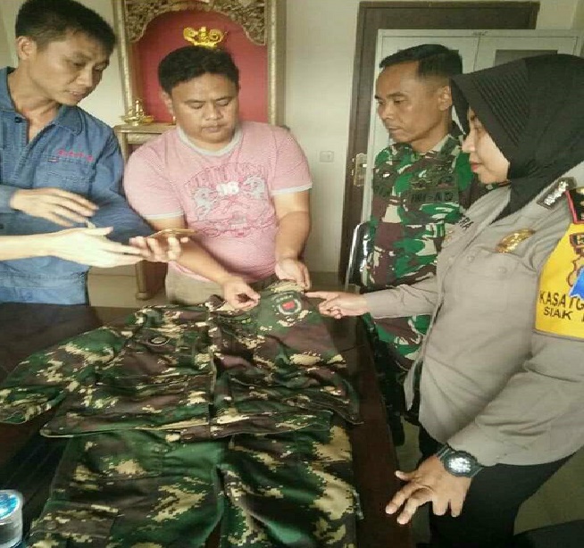 WNA Cina yang Ditangkap Polsek Siak Hulu Akhirnya Dideportasi Bersama 3 WNA Lainnya WNA Cina yang Ditangkap Polsek Siak Hulu Akhirnya Dideportasi Bersama 3 WNA Lainnyai