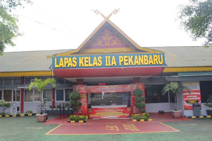 Klarifikasi, Kalapas Pekanbaru Bantah Pemberitaan Pengendalian Narkoba Berasal Dari Narapidana Lapas Pekanbaru Klarifikasi, Kalapas Pekanbaru Bantah Pemberitaan Pengendalian Narkoba Berasal Dari Narapidana Lapas Pekanbarui